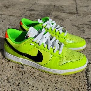 Nike Dunk Low SE - Splash Volt Size 11 Men’s